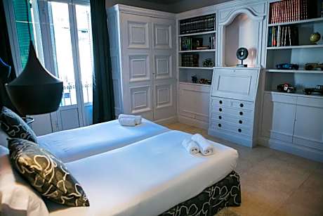 Superior Six-Bedroom Apartment