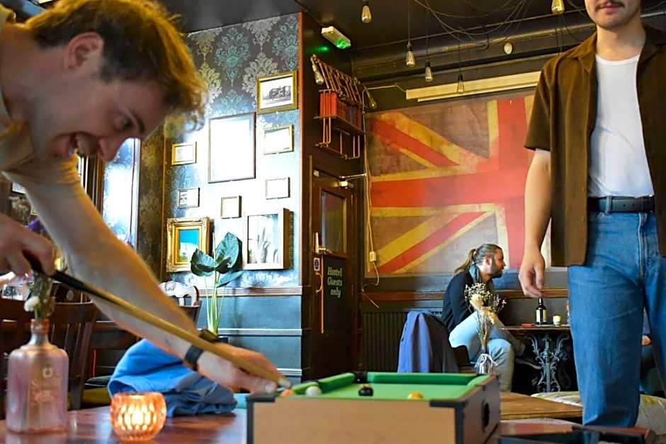 The Walrus Bar and Hostel