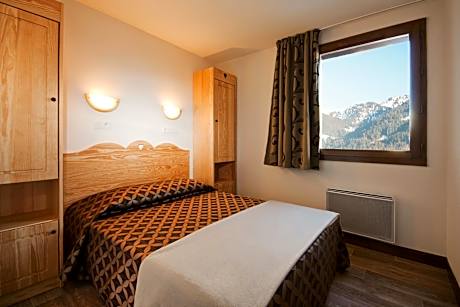 Two-Bedroom Apartment with Alcove (8 Adults)