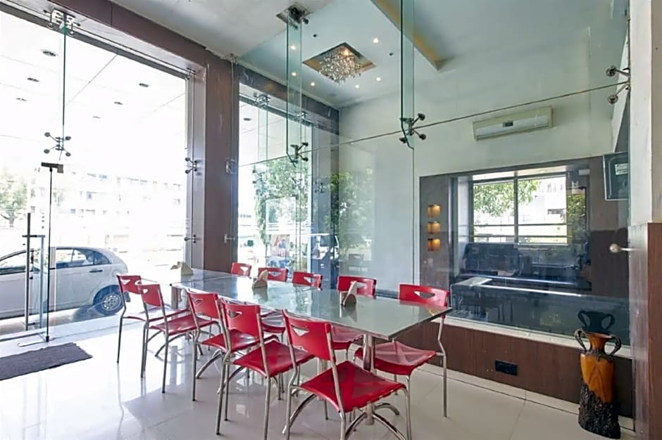 Hotel Adi – Nagpur, OH