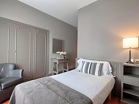 DOUBLE SINGLE USE STANDARD ROOM