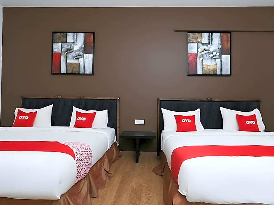 OYO 89915 EAST MOUNT HOTEL