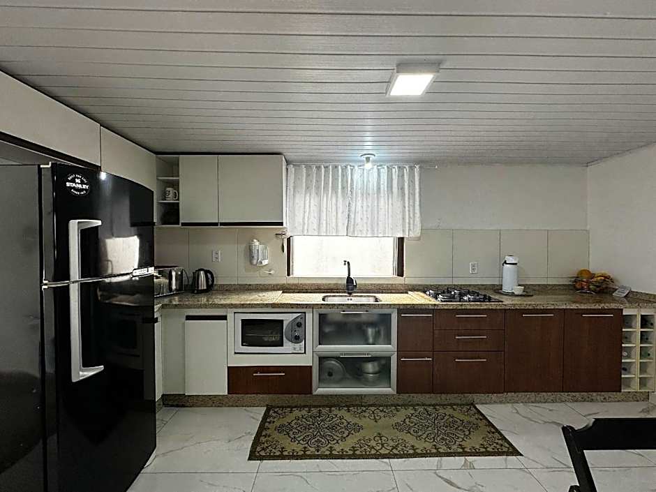 BS01- Casa com Piscina Aquecida e Churrasqueira