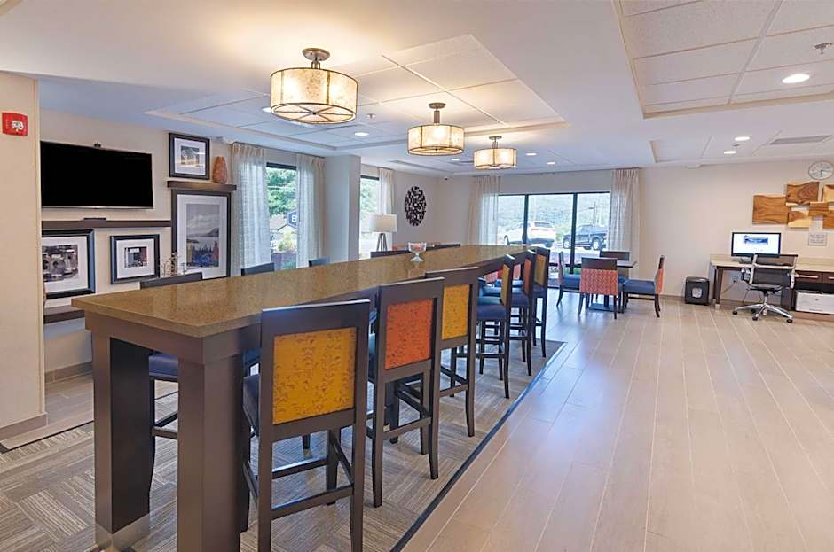 Hampton Inn By Hilton Covington VA