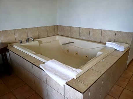 Suite with Hot Tub