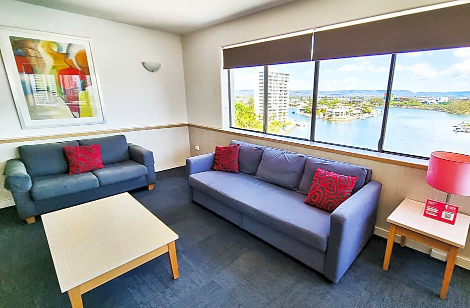 Tiki Hotel Apartments Surfers Paradise
