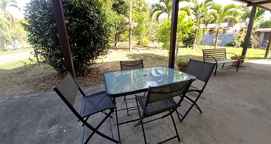 Au Petit Canal Fleuri