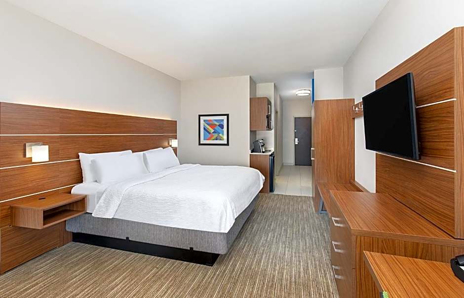 Holiday Inn Express Hotel & Suites Birmingham - Inverness 280 By IHG