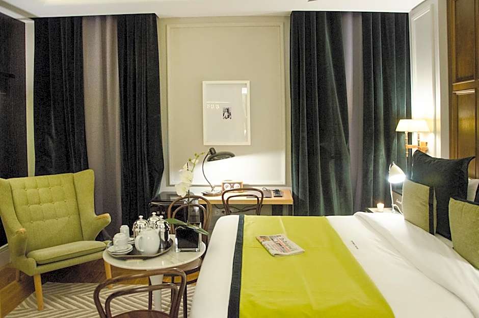 Browns Central Hotel