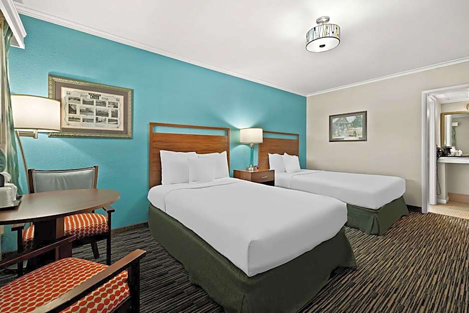 Photo 1 of 4 of 2 Double Beds