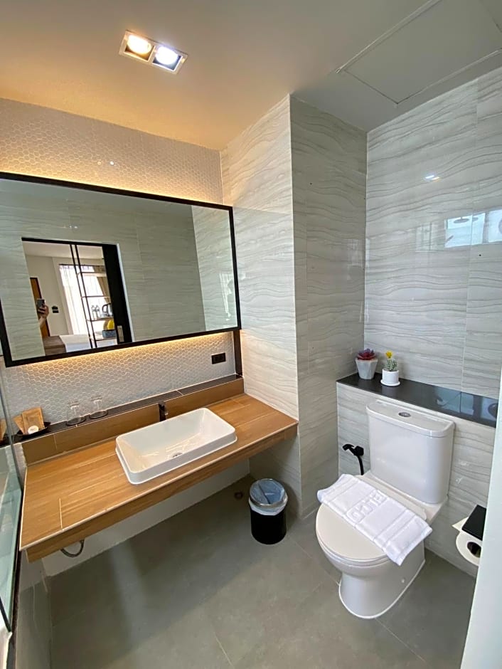 The Gold Living Life