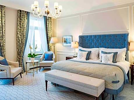 Deluxe King Room with Lake View