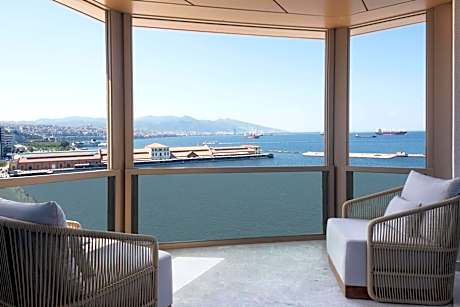 Presidential King Suite with Balcony - Executive Lounge Access