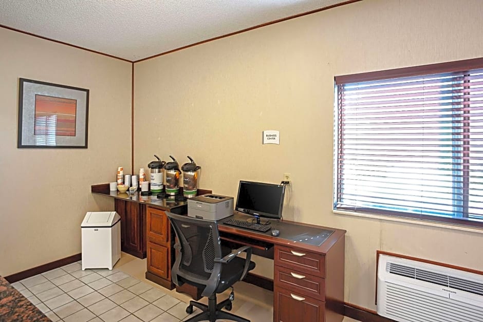 Quality Inn Galesburg near US Highway 34 and I-74