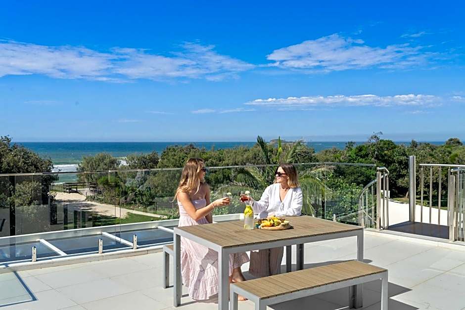 Absolute Beachfront Marcoola - Private Pool - Private Spa Bath - Games