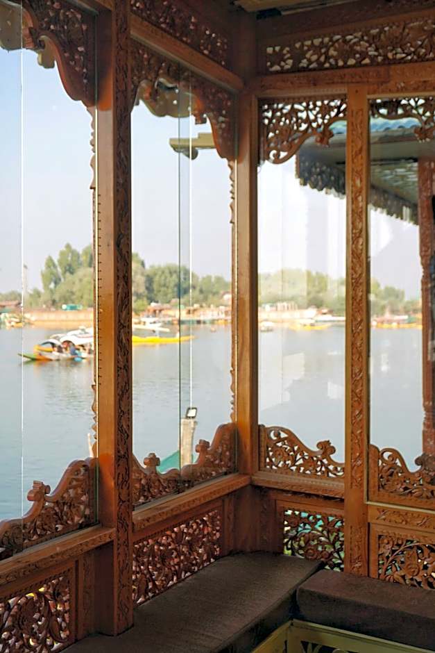 Swan Group of Houseboats, Golden Dal Lake