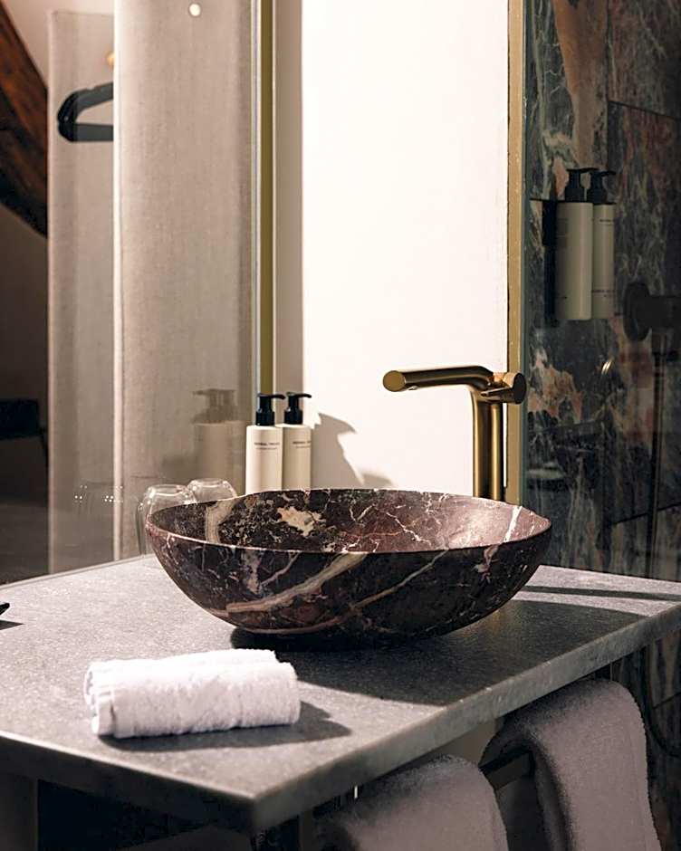 Kai 36 - Hotel zwischen Fels und Fluss