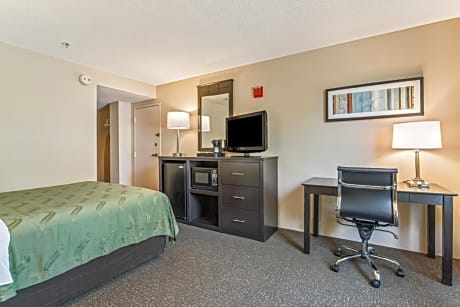 Queen Room - Accessible/Non-Smoking