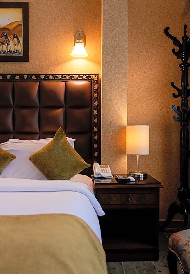 Town Season Hotel