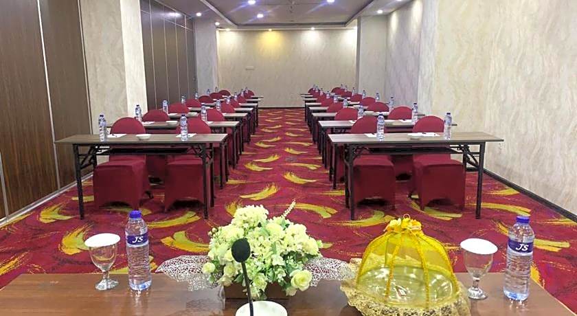 Travellers Hotel Phinisi