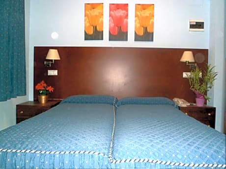 DOUBLE ROOM (2 ADULTS)