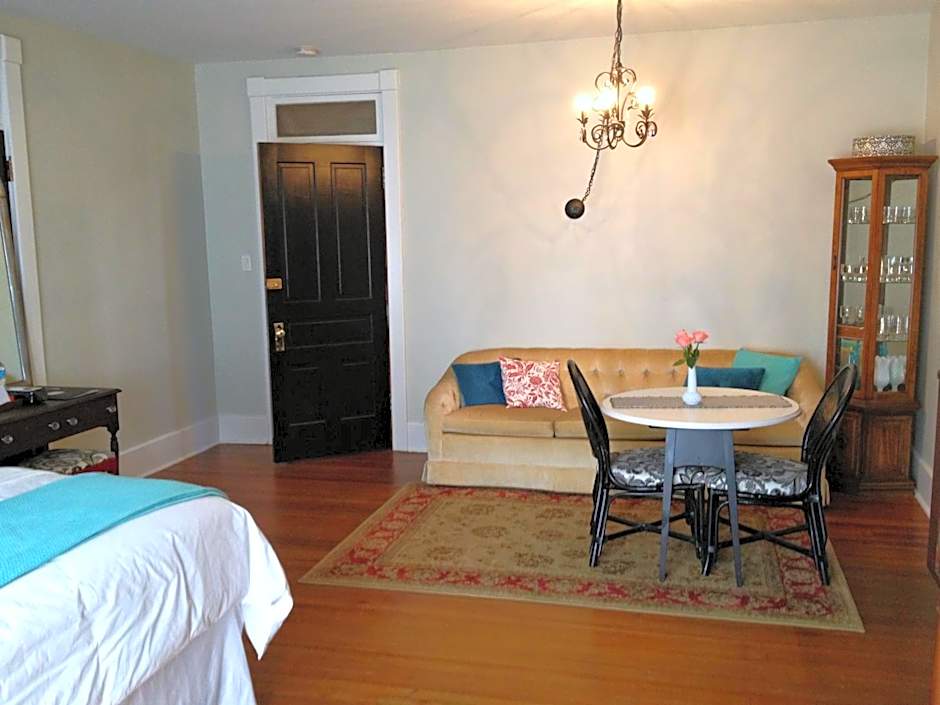 The Inn at Ragged Edge