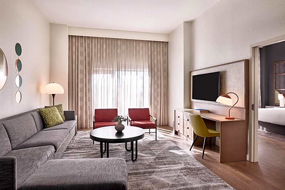 Renaissance® Phoenix Glendale Hotel & Conference Center