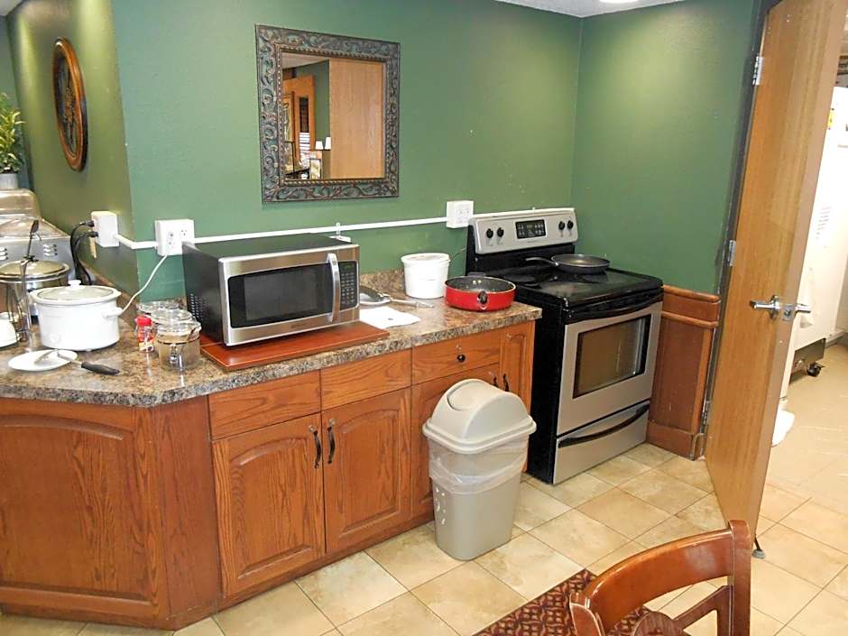 AmericInn by Wyndham McAlester
