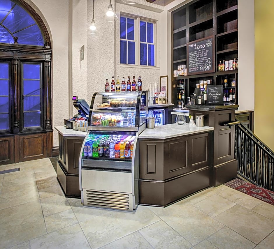 Courtyard by Marriott Kansas City Country Club Plaza