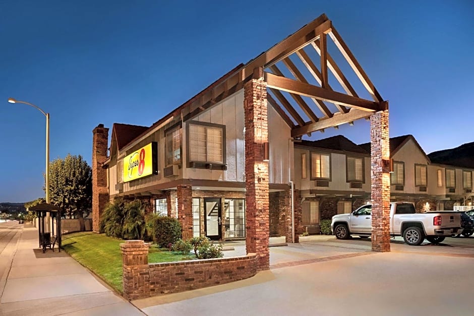 Super 8 by Wyndham Santa Clarita/Valencia