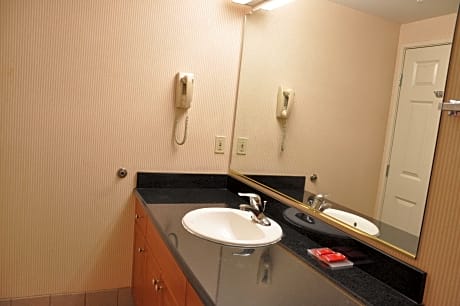 Accessible - 1 King - Mobility Accessible, Roll In Shower, Non-Smoking, Continental Breakfast