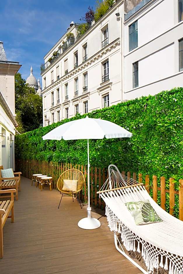 Le Village Montmartre by Hiphophostels