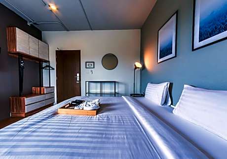 The Loft Grand Deluxe Room - Mountain View