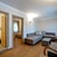 Moonshine Hotel & Suites