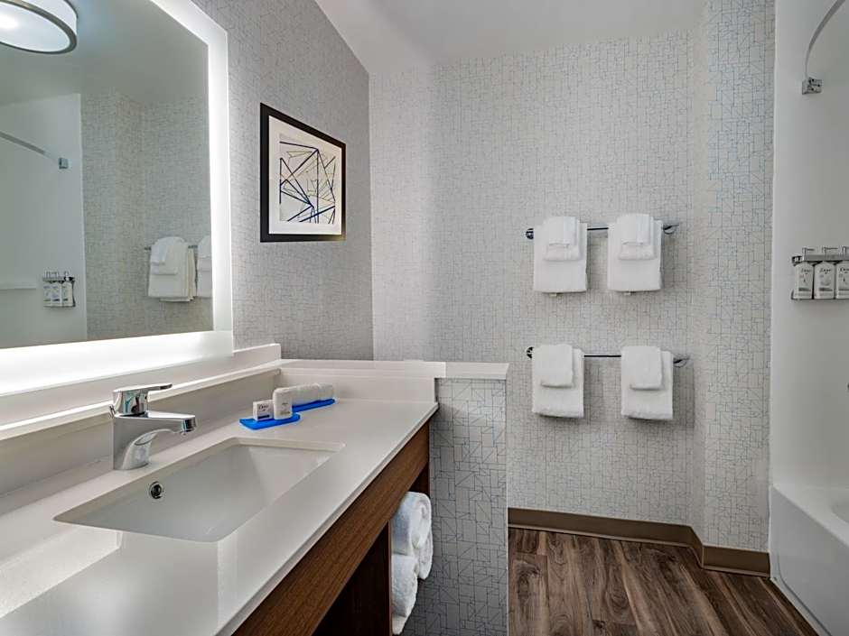 Holiday Inn Express And Suites Ruskin By IHG