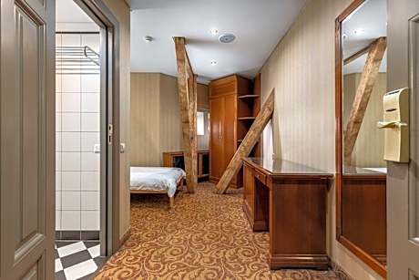 Attic Double Room with Small window