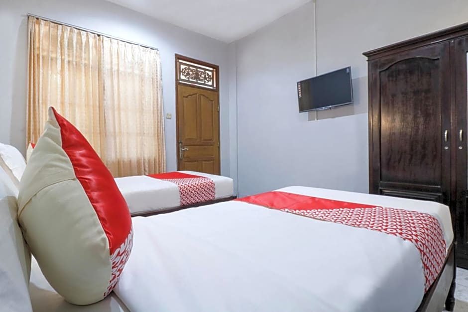 OYO 2411 Taman Mekar Beach Inn 2