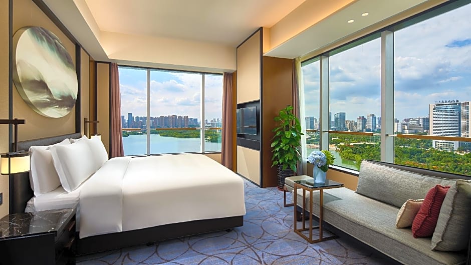 Photo 1 of 7 of 1 Bedroom Suite, Lake View