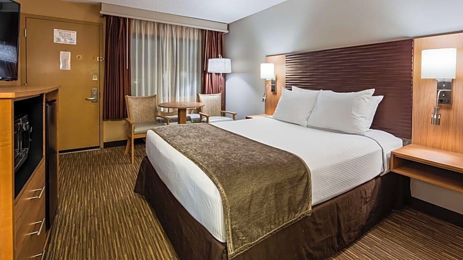 Best Western Plus Landing View Inn & Suites
