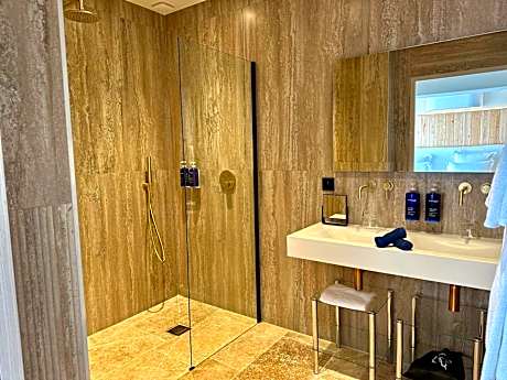 Jacuzzi Suite With Terrace