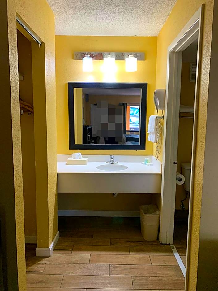 Quality Inn University