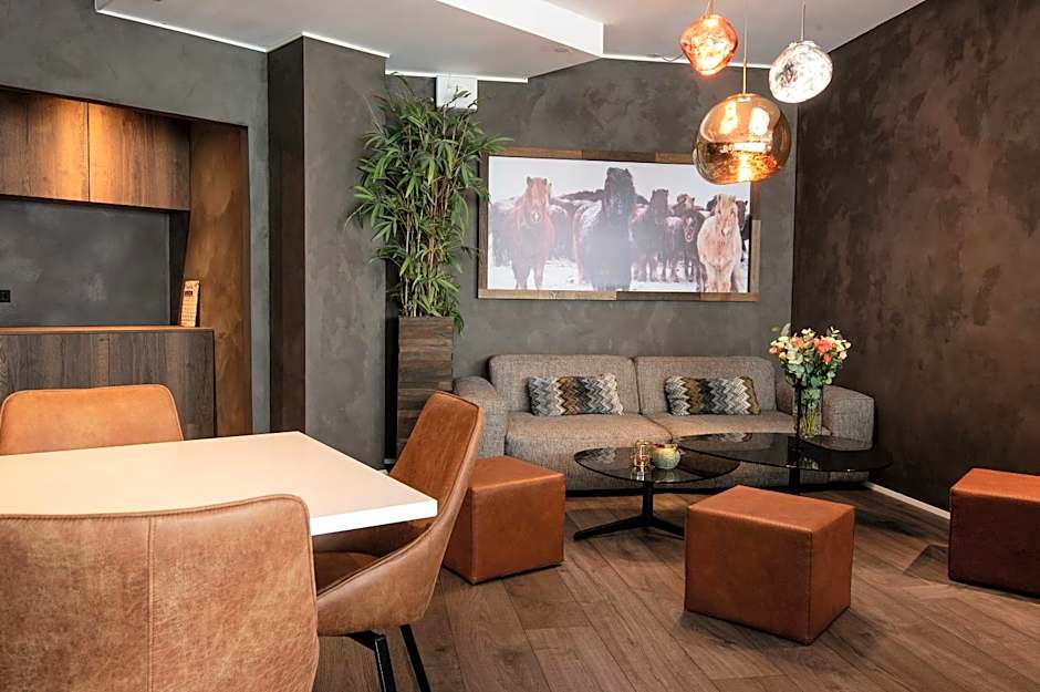 B14 Apartments & Rooms