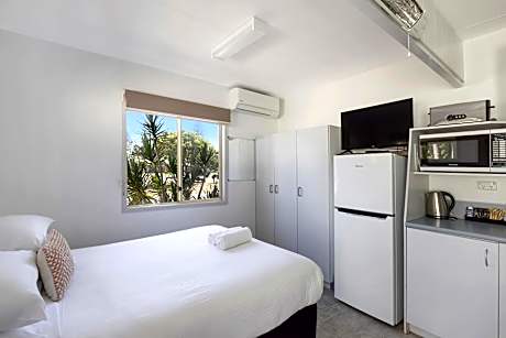 Economy Cabin - Sleeps 4