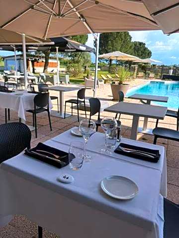 Sous Les Pins