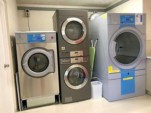 Ellerslie Palms Motel