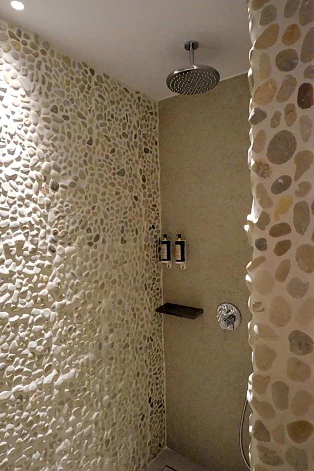 Photo 1 of 6 of Suite