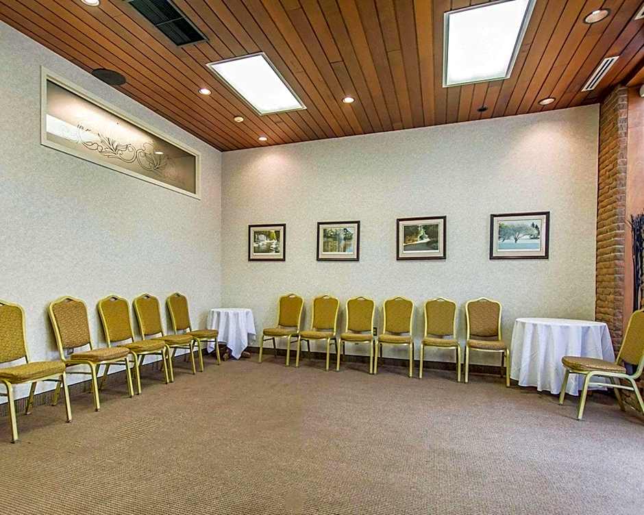 Quality Inn & Suites Downtown