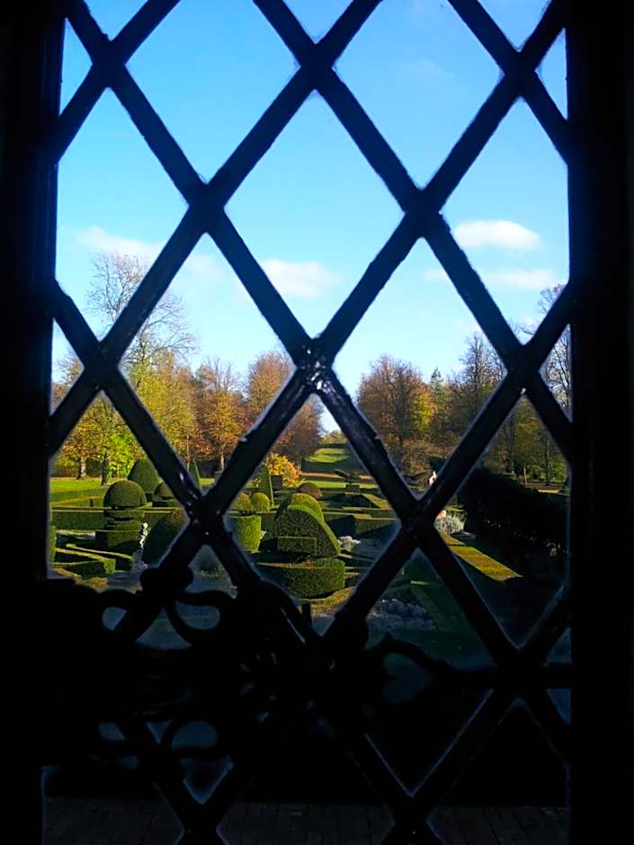 Great Fosters - Near Windsor