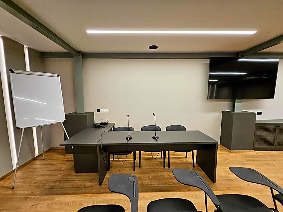 Petousis Hotel & Suites