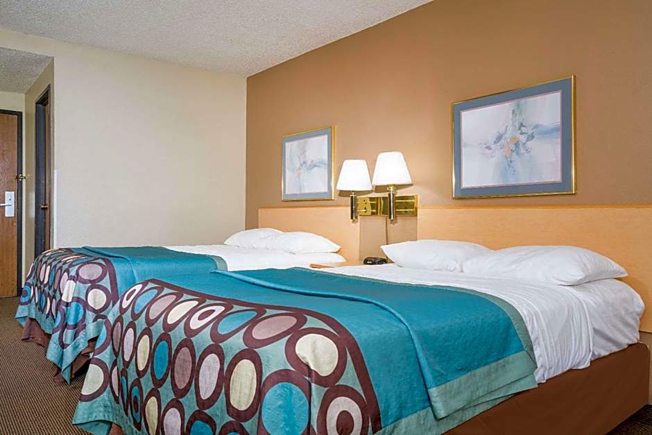 Super 8 by Wyndham Menomonie WI